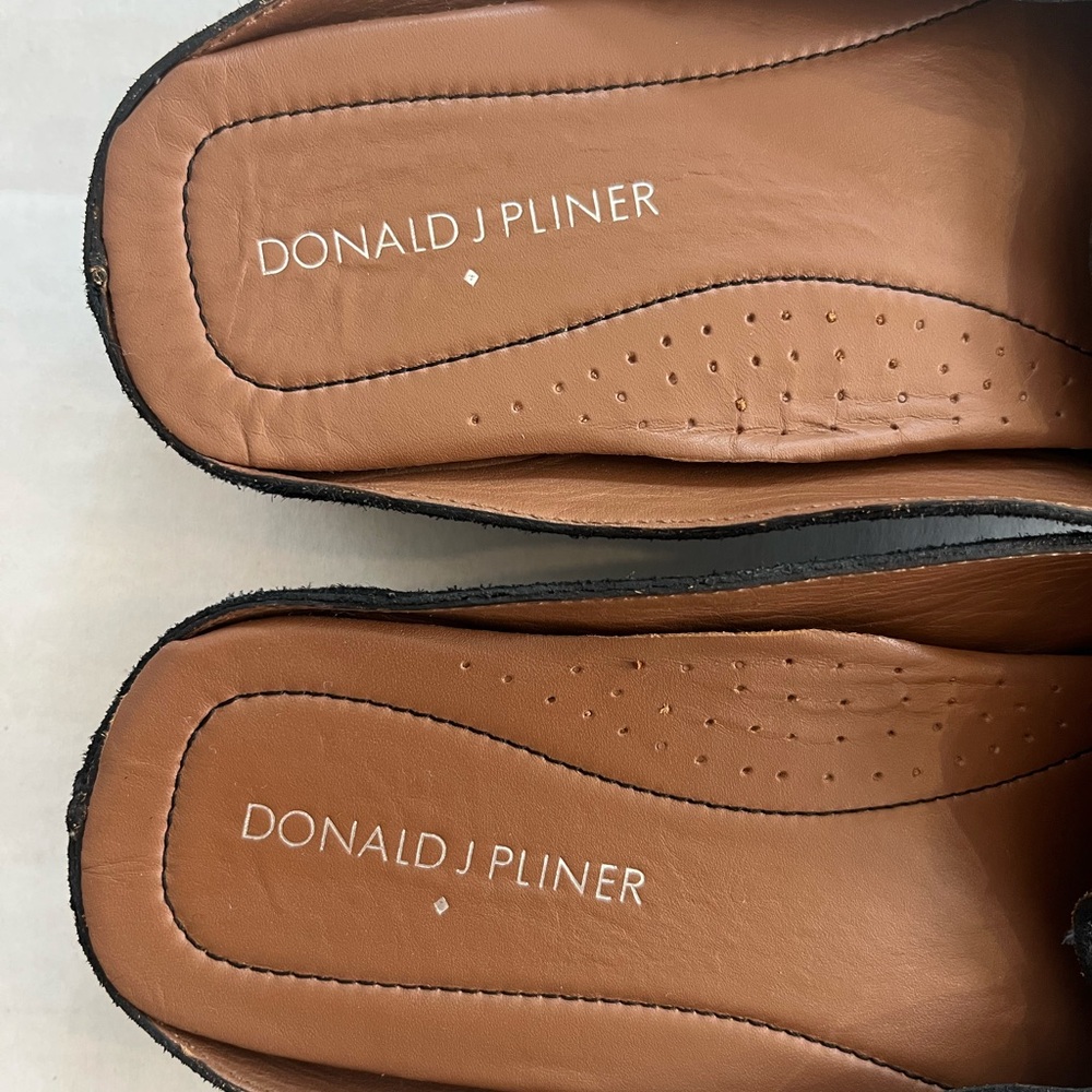 Donald J Pliner Lucia black suede beaded slip on mules flat shoes EUC size 6.5 - Picture 5 of 10
